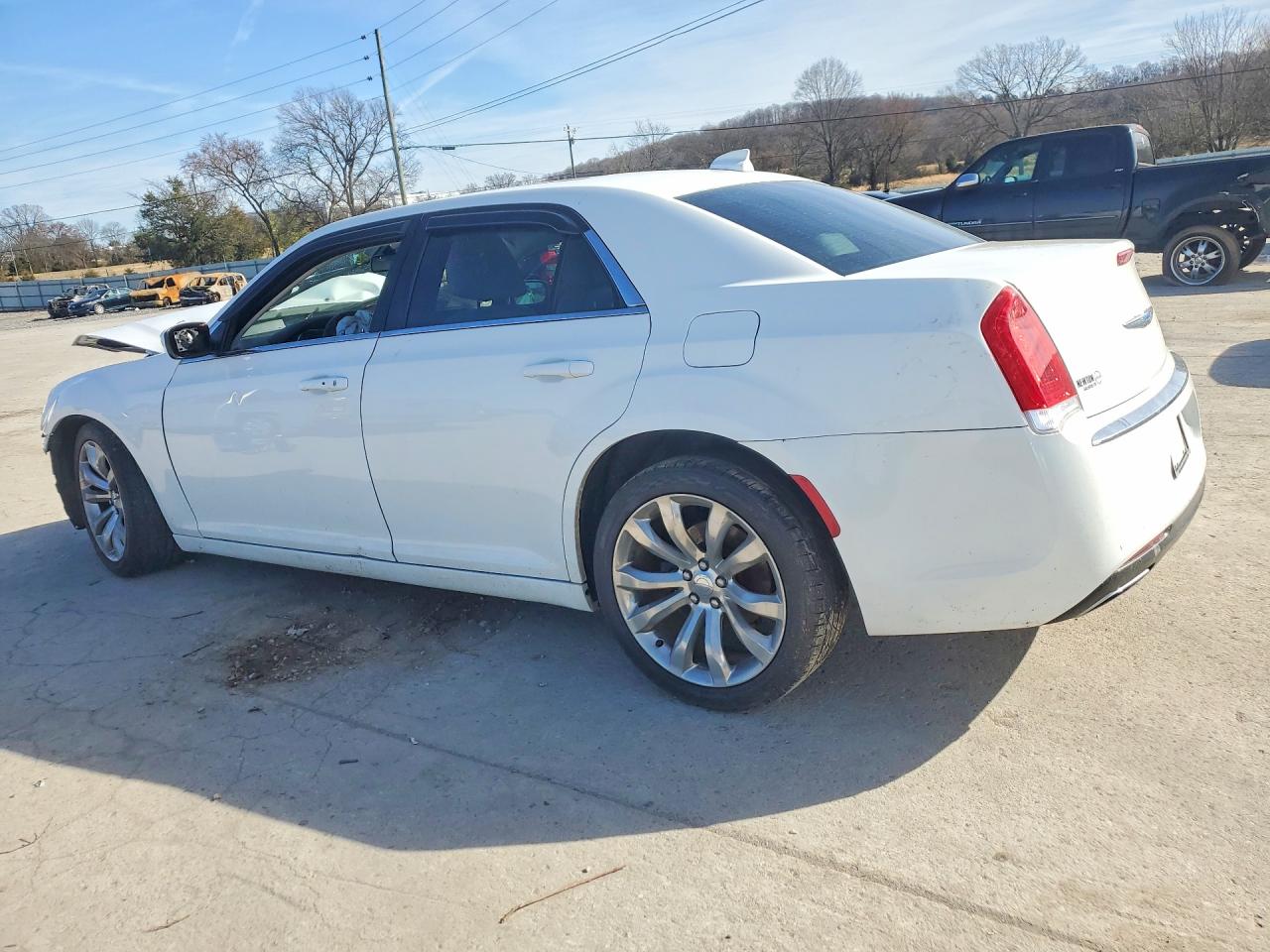 2018 CHRYSLER 300 TOURING photo 2