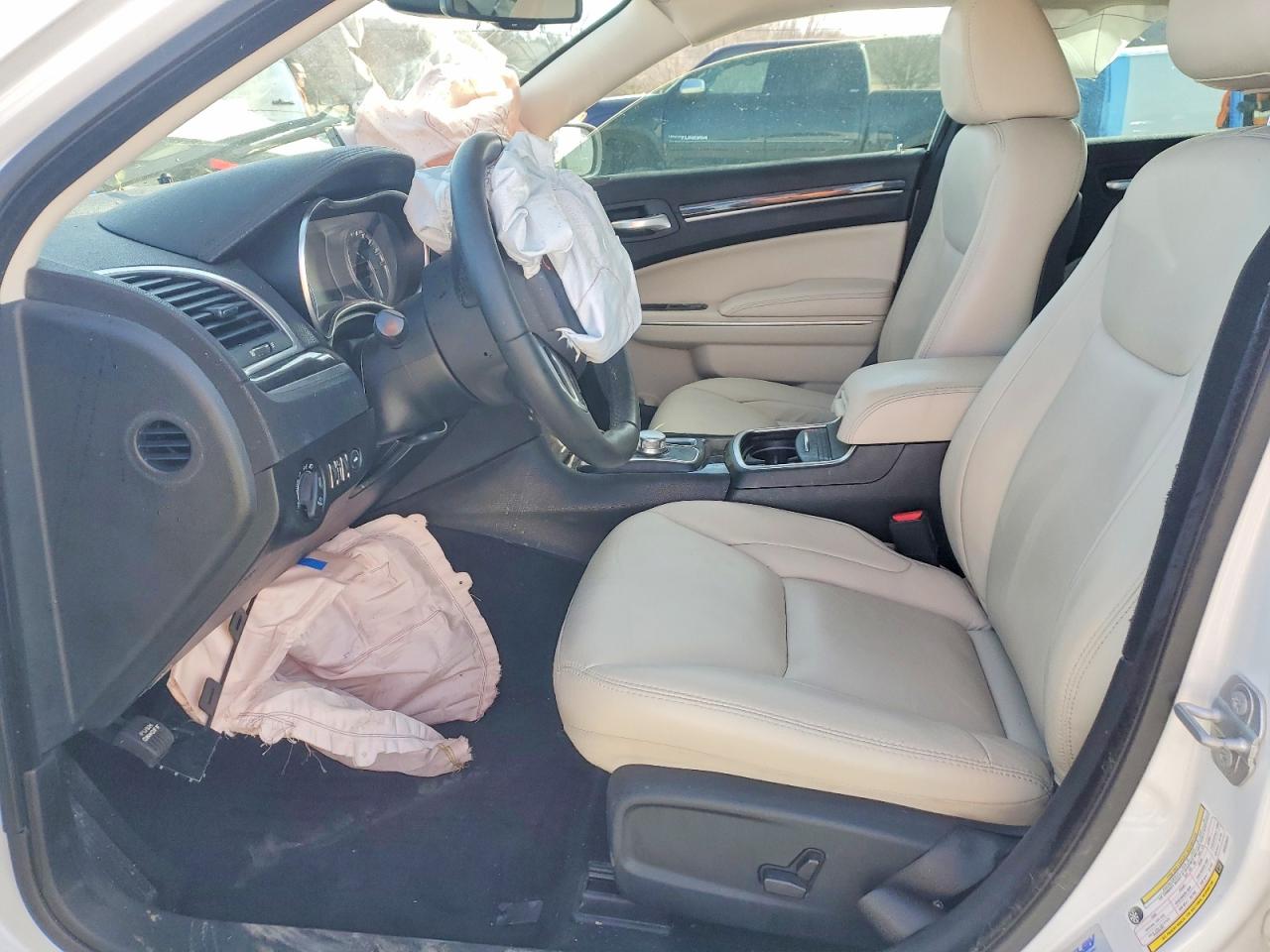 2018 CHRYSLER 300 TOURING photo 7