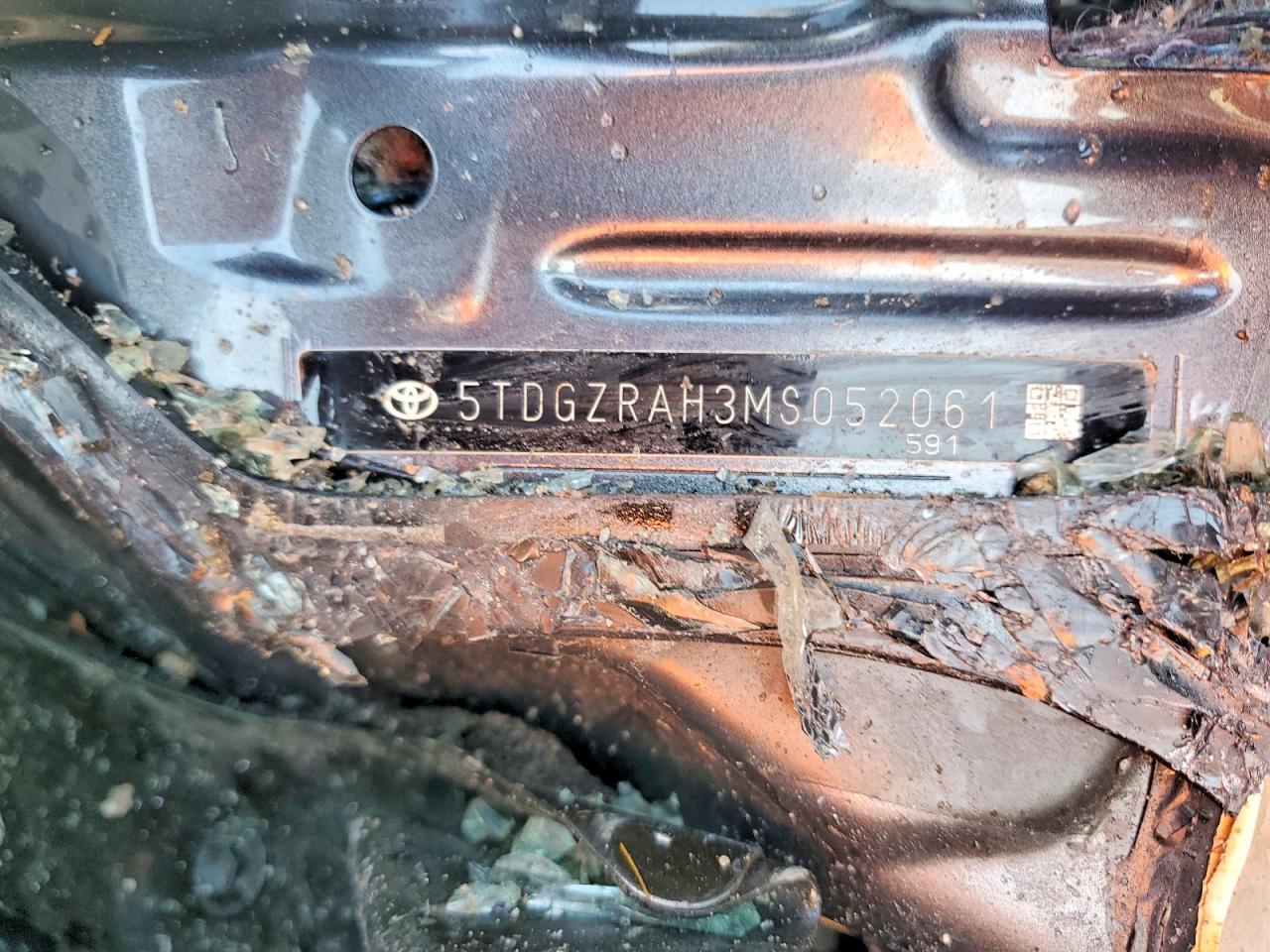 2021 TOYOTA HIGHLANDER XLE photo 23