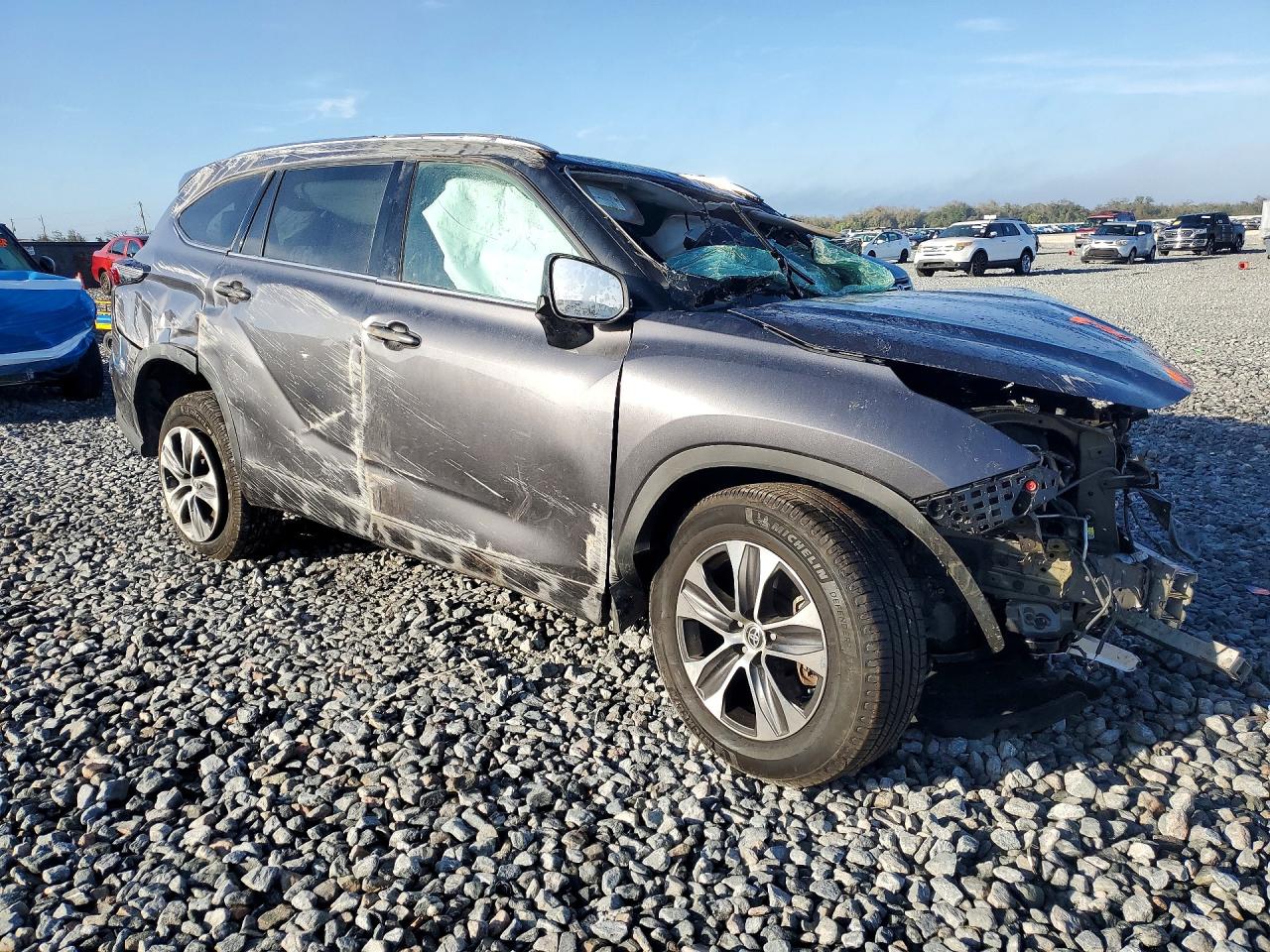 2021 TOYOTA HIGHLANDER XLE photo 7