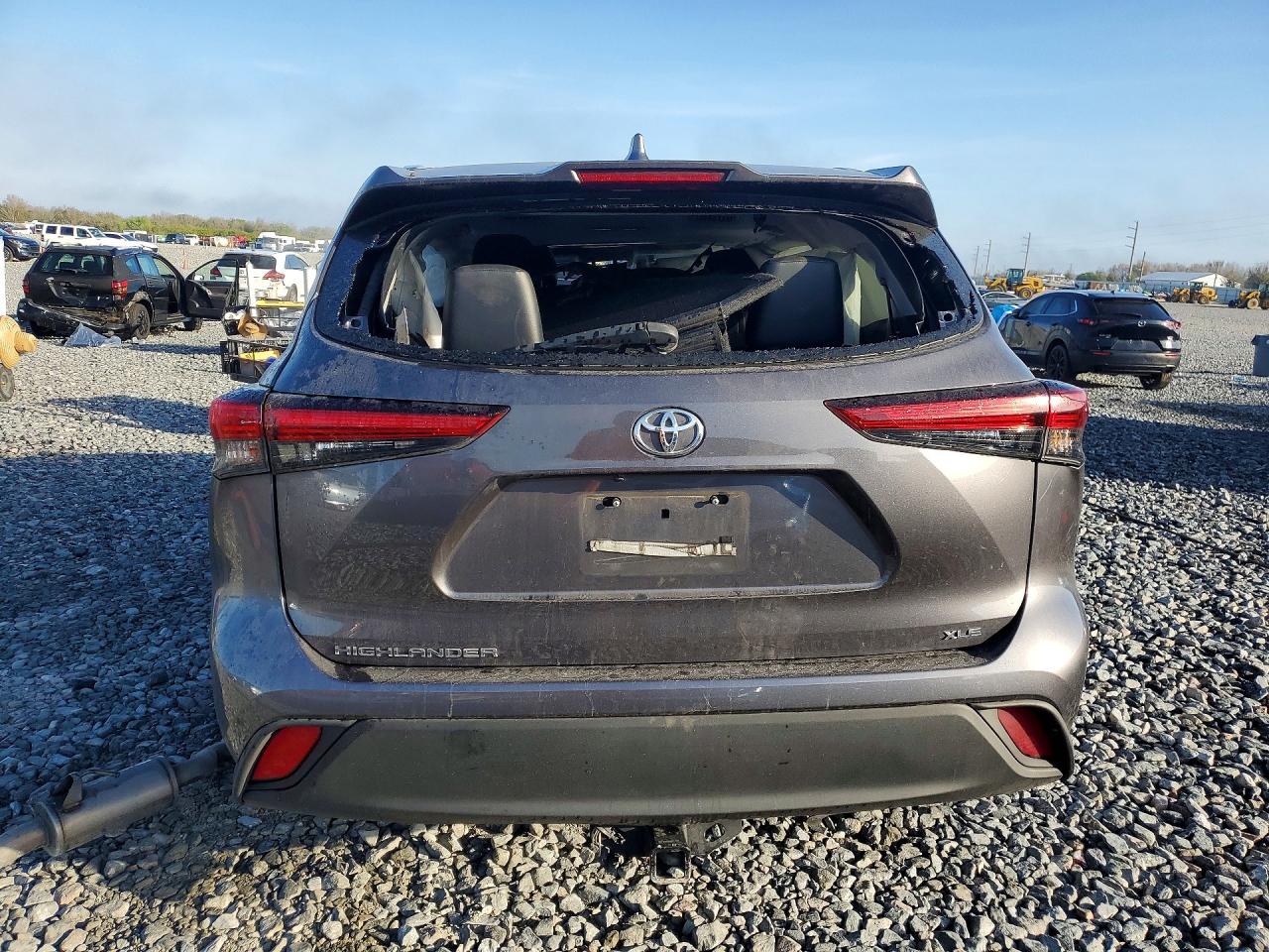 2021 TOYOTA HIGHLANDER XLE photo 11