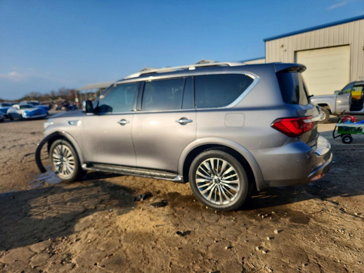 2018 INFINITI QX80 BASE photo 4