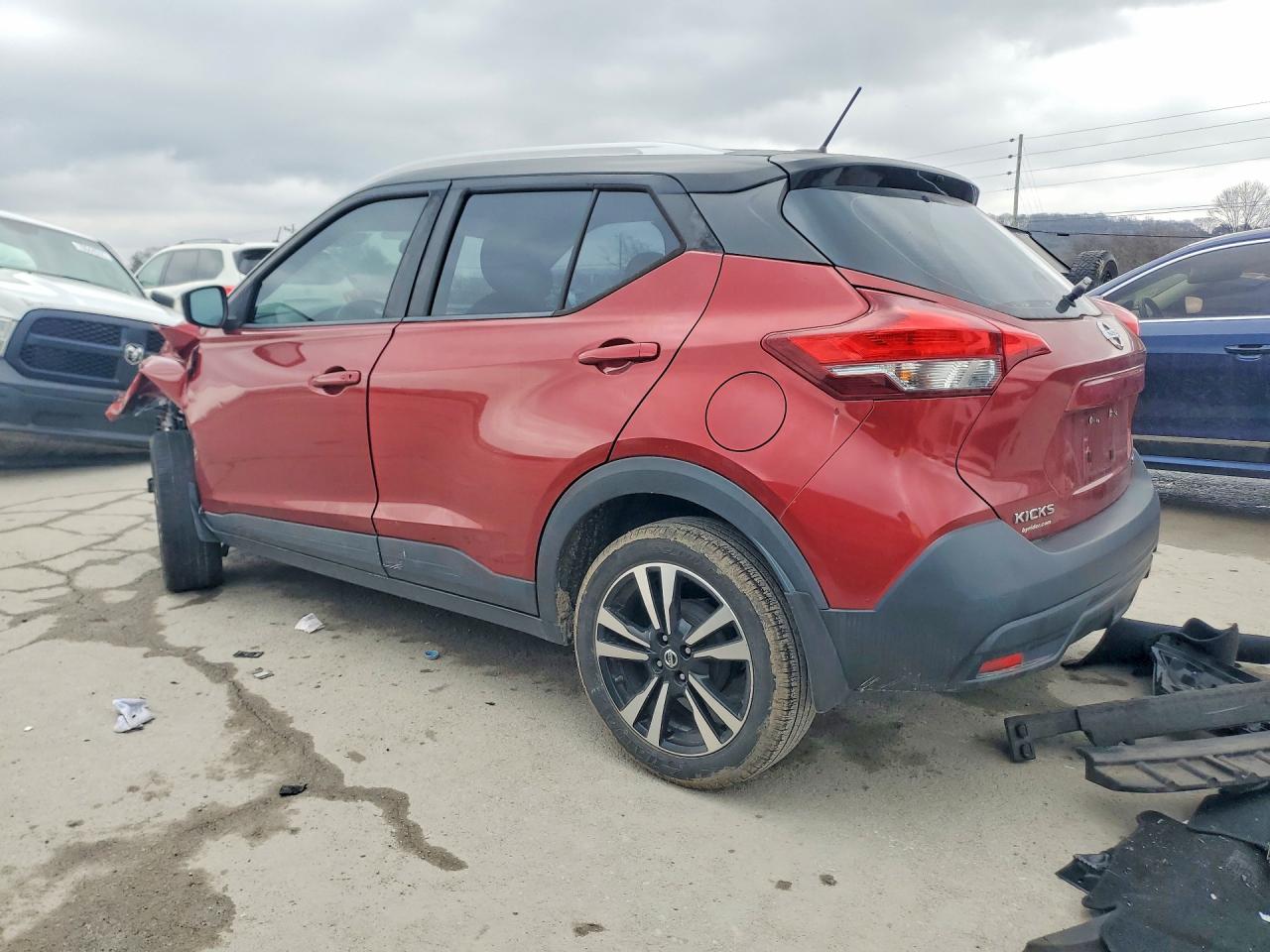 2018 NISSAN KICKS S photo 2