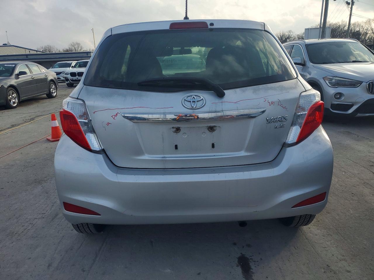 2013 TOYOTA YARIS photo 6