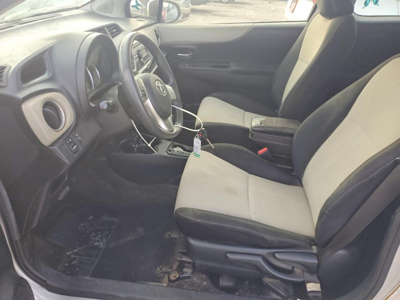 2013 TOYOTA YARIS photo 7