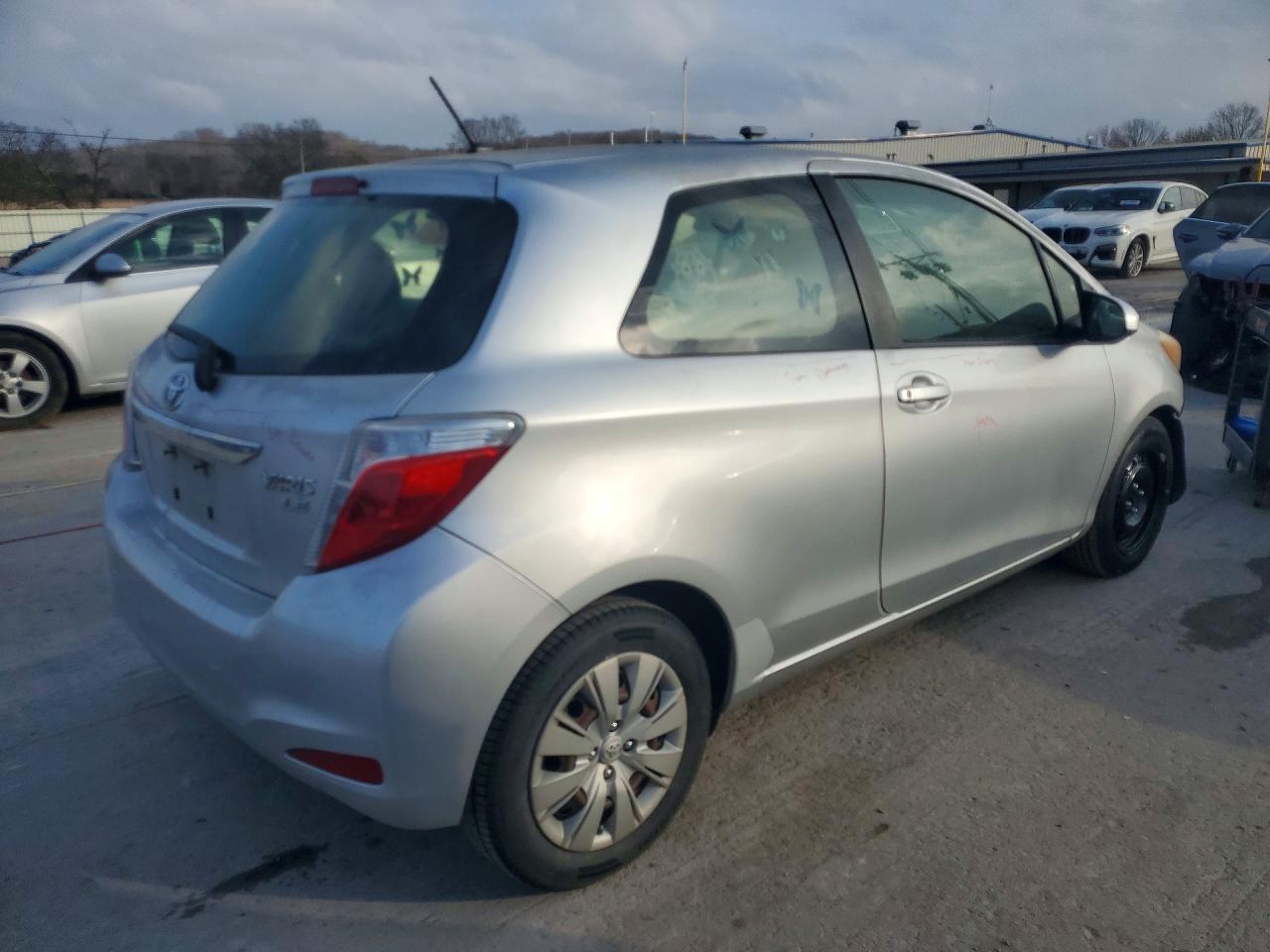 2013 TOYOTA YARIS photo 3