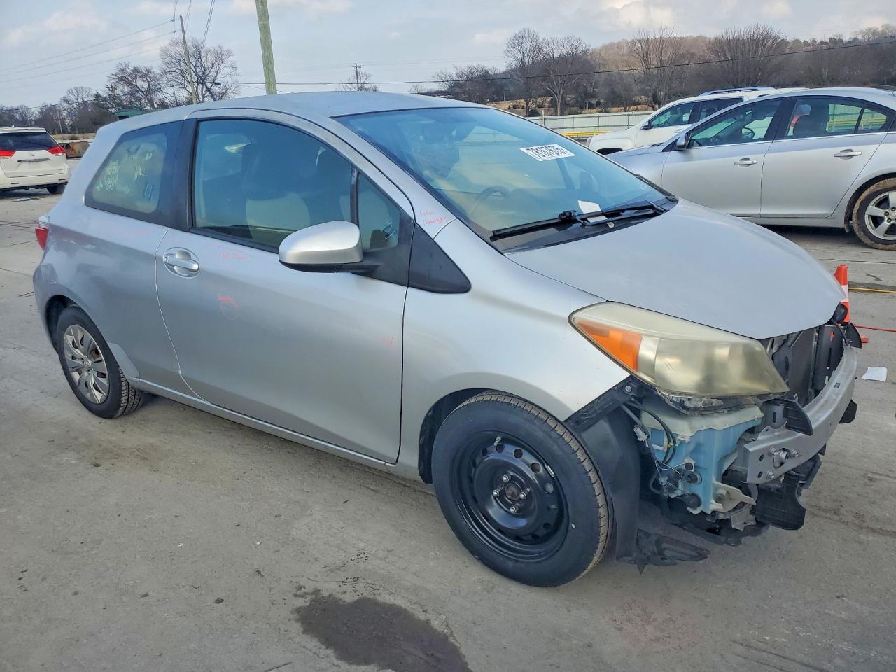2013 TOYOTA YARIS photo 4