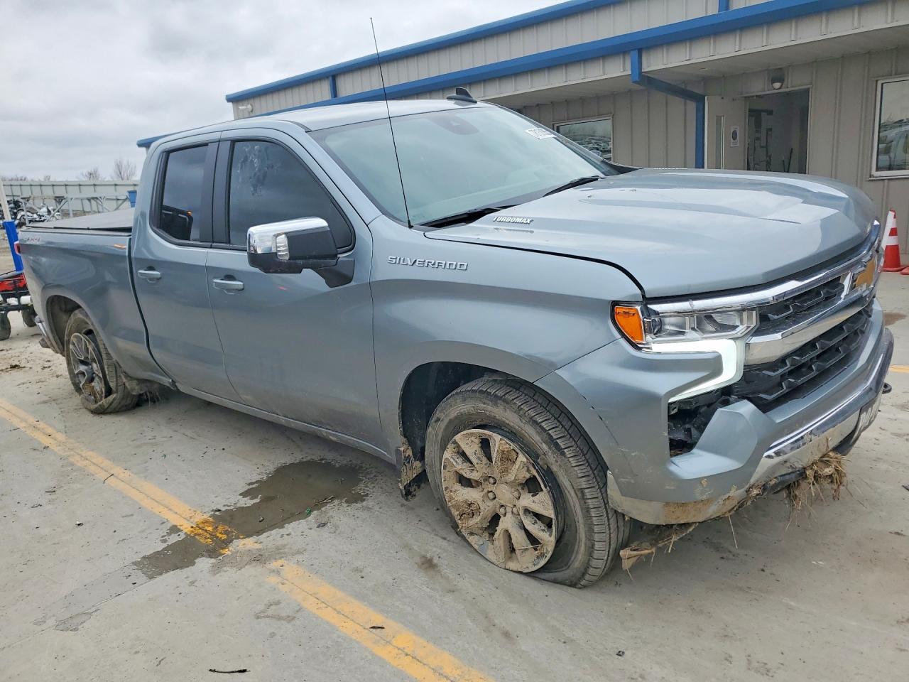 2025 CHEVROLET SILVERADO K1500 LT photo 4