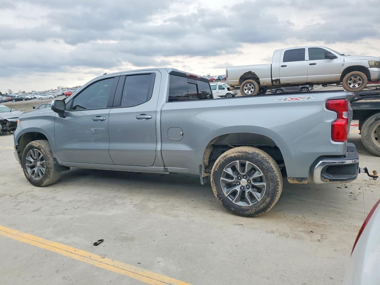 2025 CHEVROLET SILVERADO K1500 LT photo 2