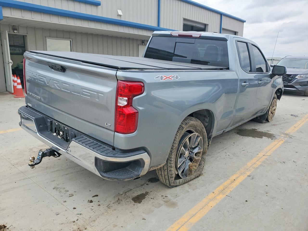 2025 CHEVROLET SILVERADO K1500 LT photo 3