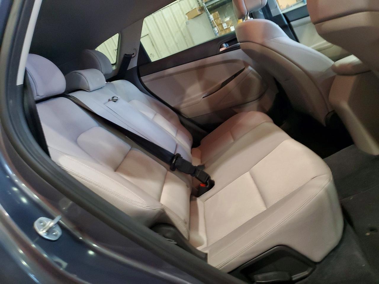 2018 HYUNDAI TUCSON SE photo 19