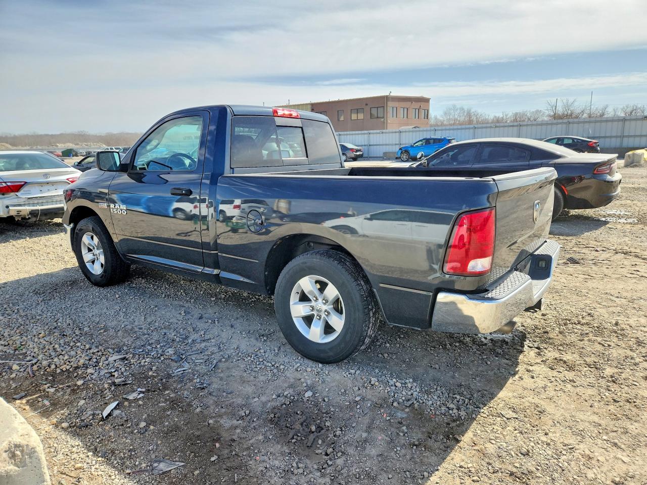 2014 RAM 1500 ST photo 3