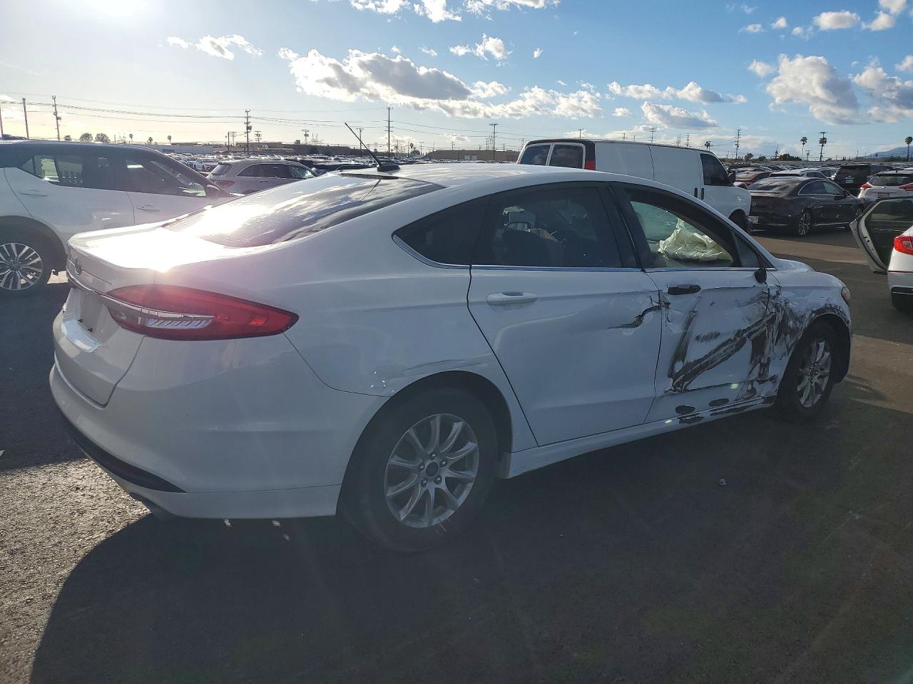 2017 FORD FUSION S photo 5