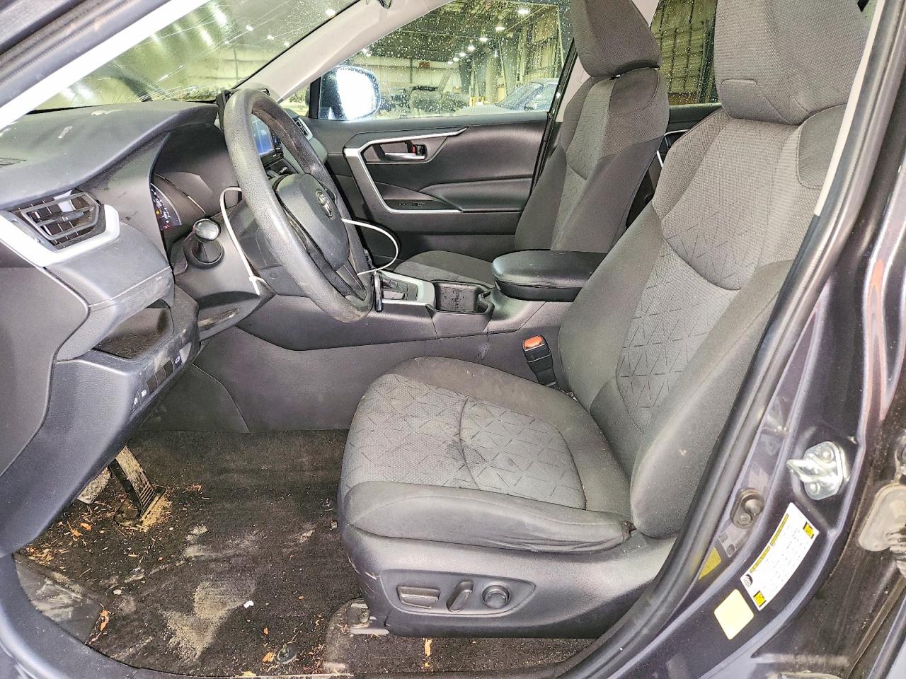 2022 TOYOTA RAV4 XLE photo 13
