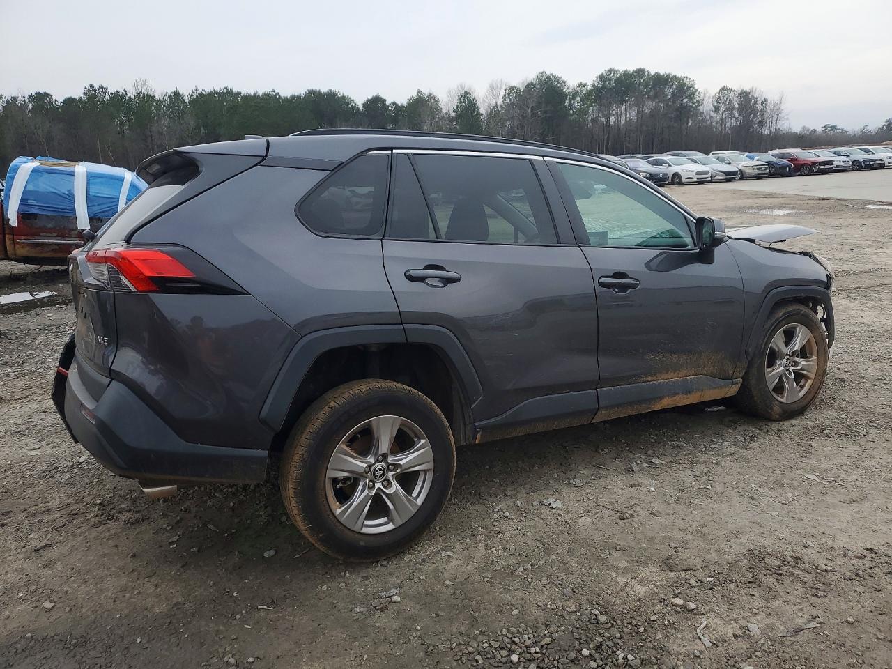 2022 TOYOTA RAV4 XLE photo 5