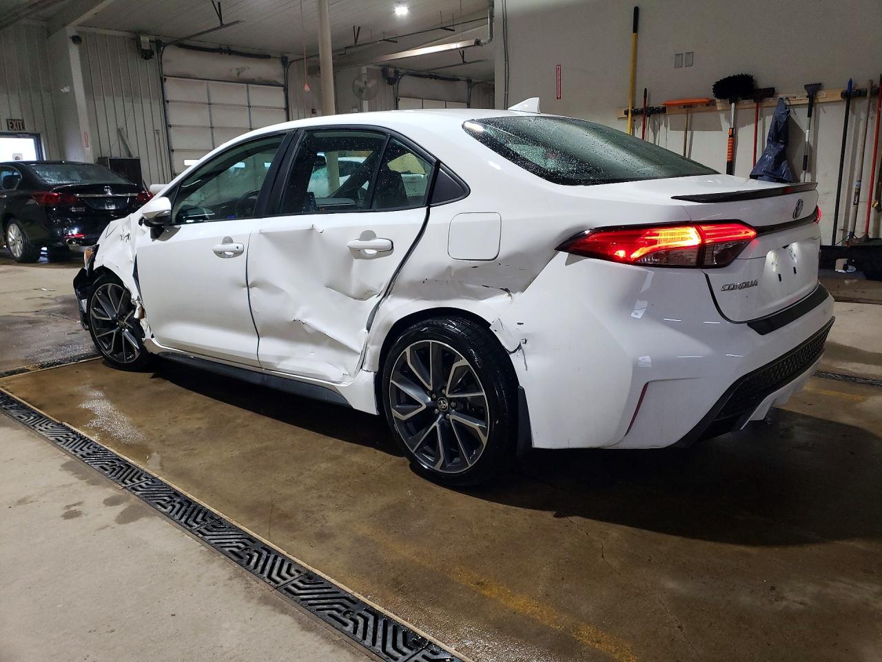 2020 TOYOTA COROLLA XSE photo 3