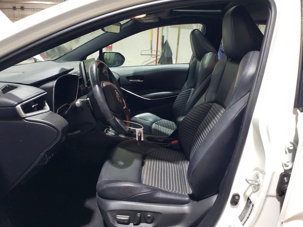 2020 TOYOTA COROLLA XSE photo 13