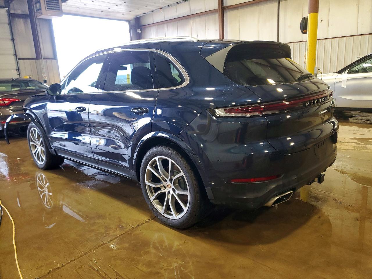 2024 PORSCHE CAYENNE photo 3