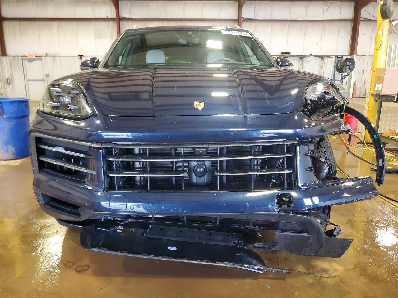 2024 PORSCHE CAYENNE photo 9