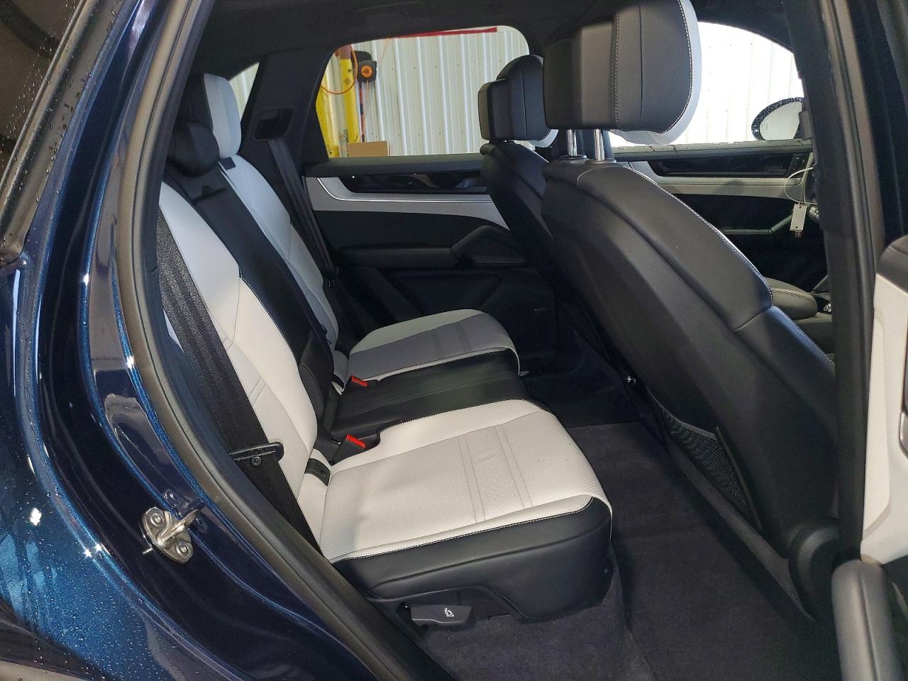 2024 PORSCHE CAYENNE photo 19