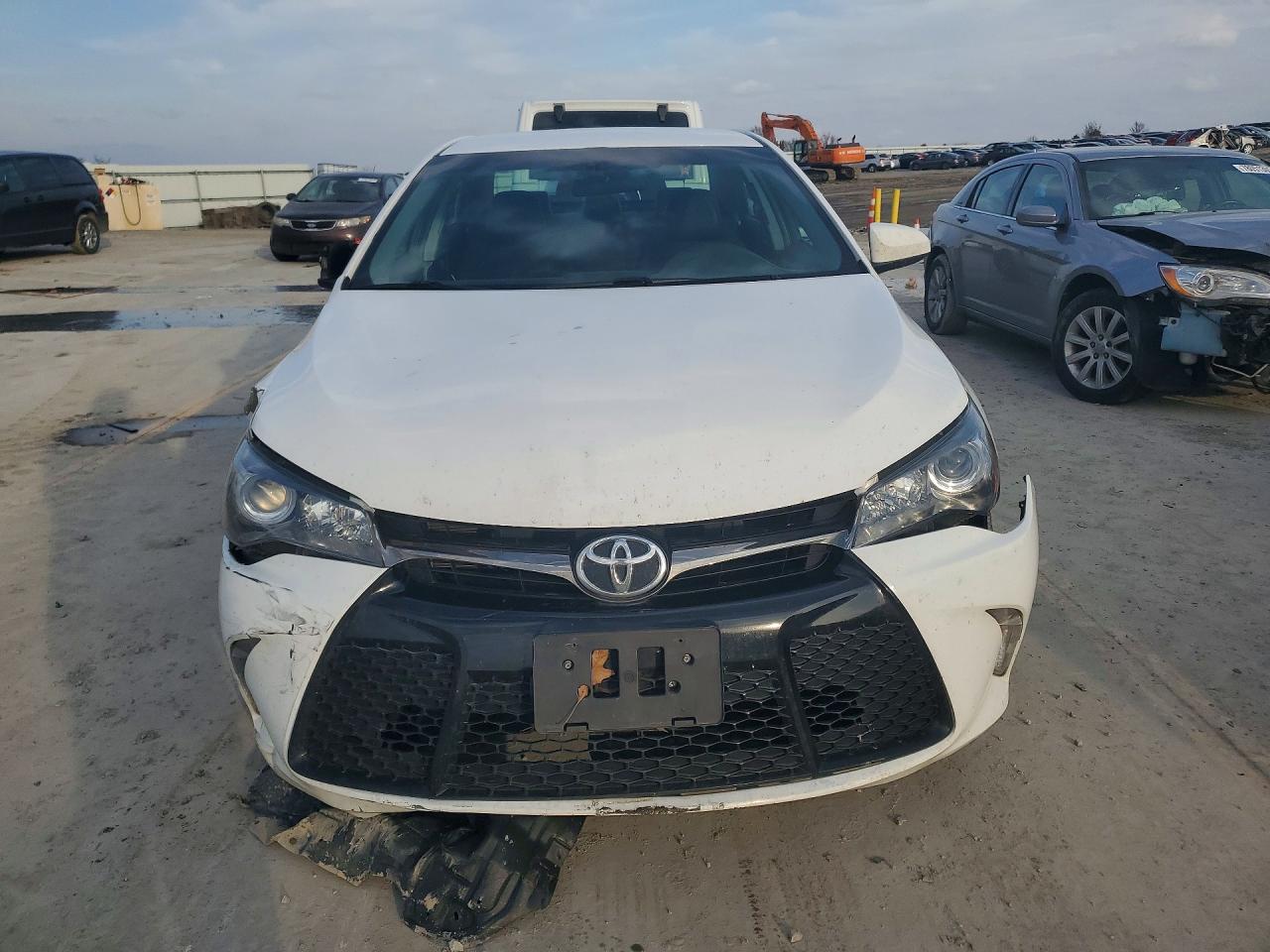 2016 TOYOTA CAMRY LE photo 9