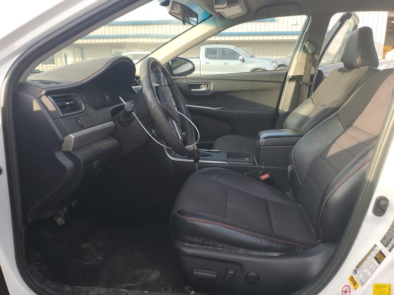 2016 TOYOTA CAMRY LE photo 13