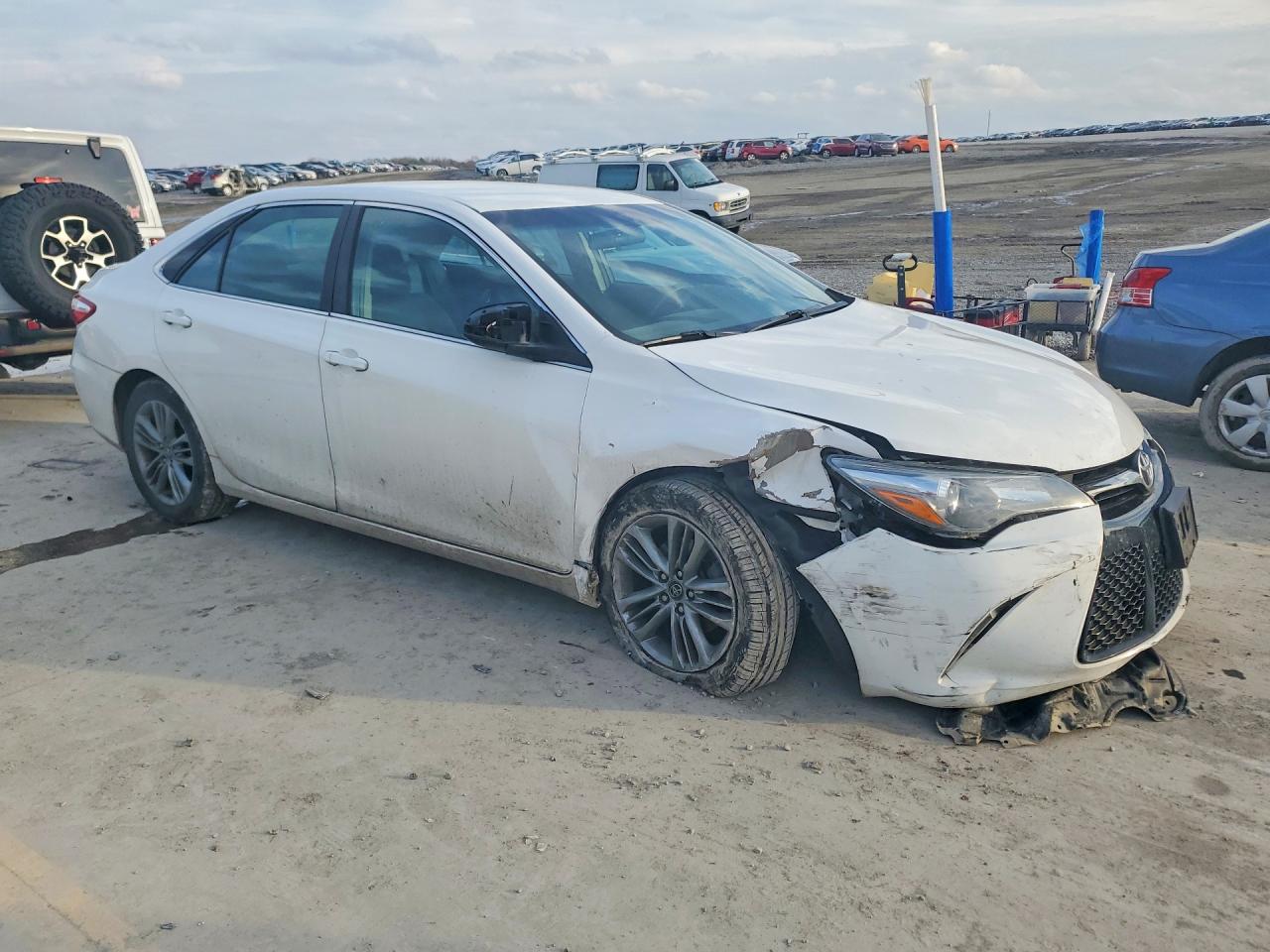2016 TOYOTA CAMRY LE photo 7