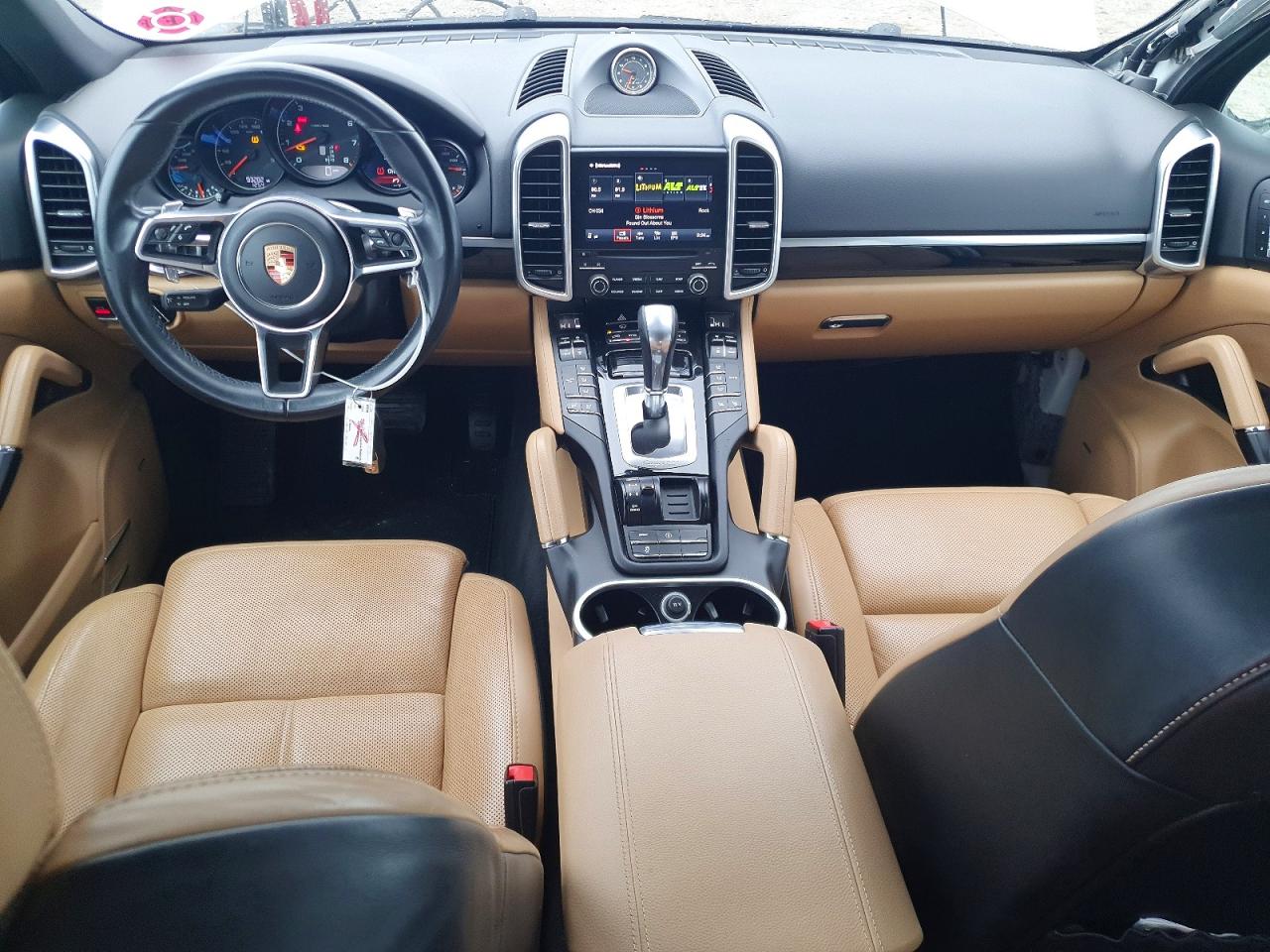 2017 PORSCHE CAYENNE photo 8