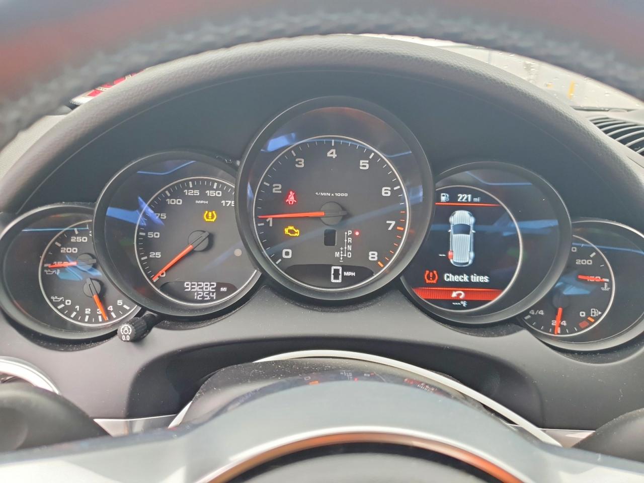 2017 PORSCHE CAYENNE photo 9