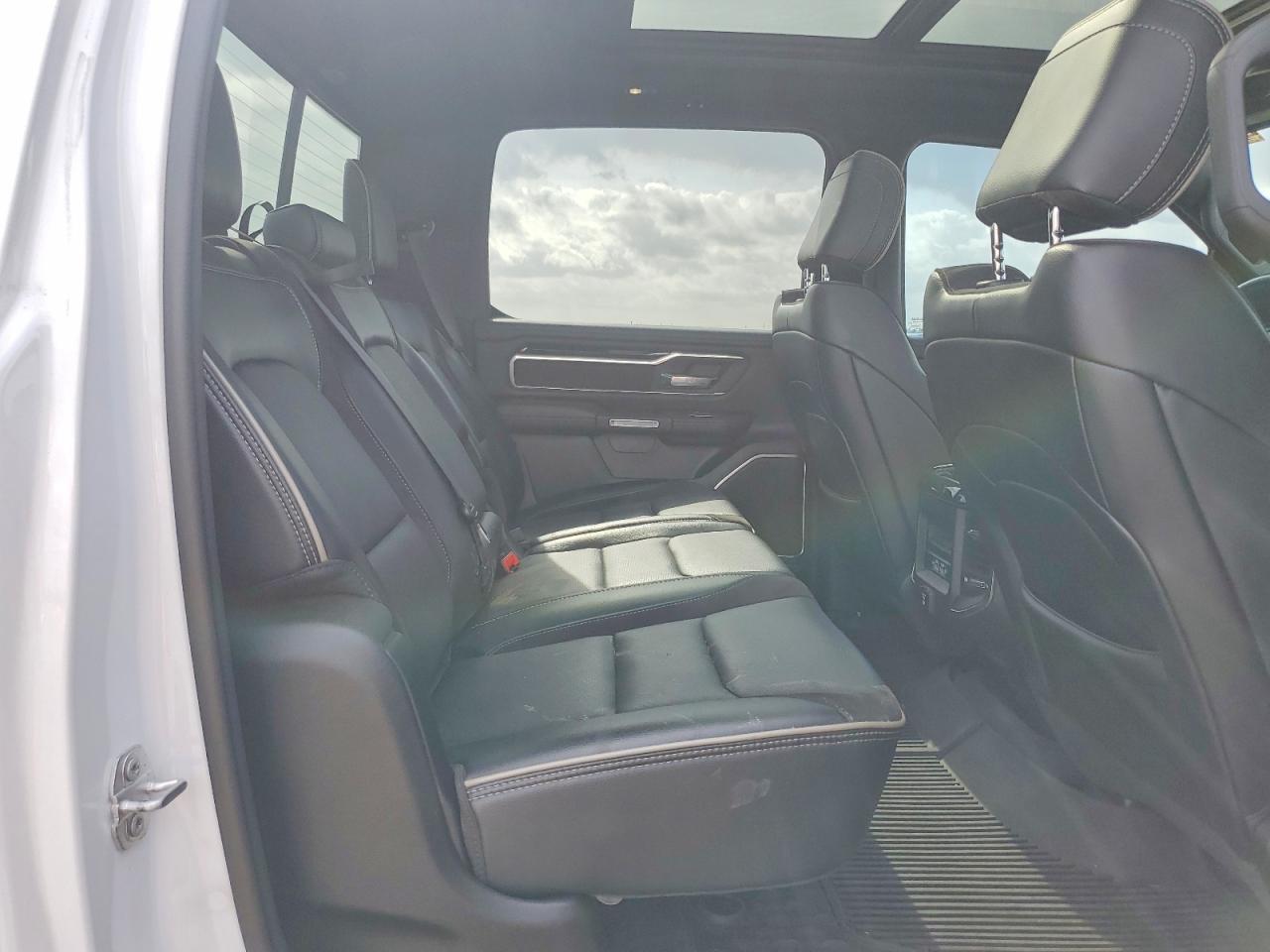 2021 RAM 1500 LARAMIE photo 19