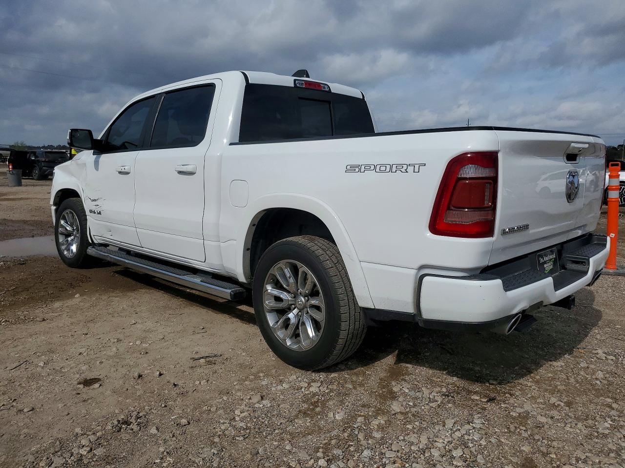 2021 RAM 1500 LARAMIE photo 3
