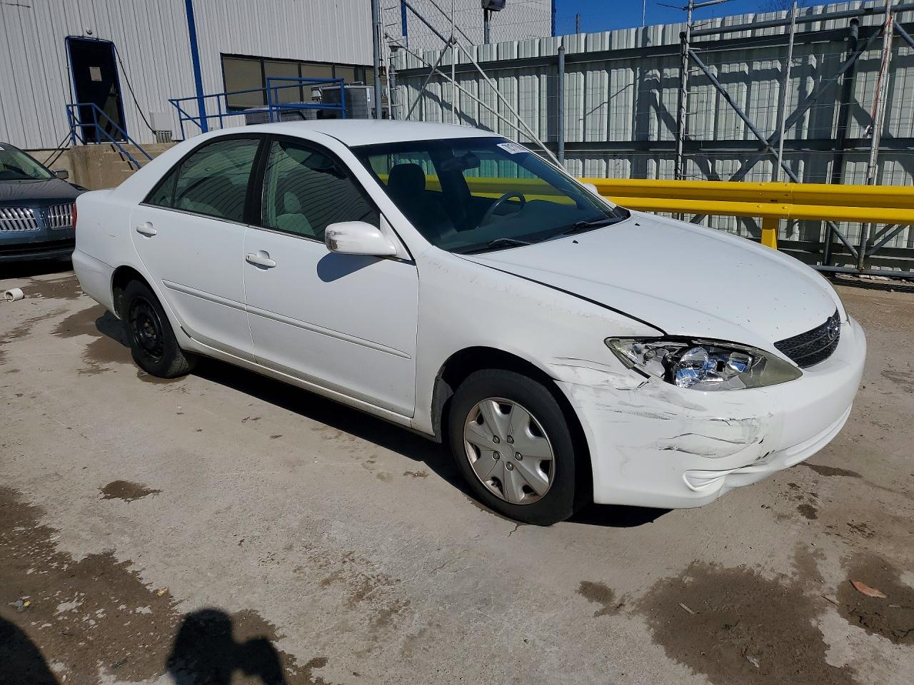 2002 TOYOTA CAMRY LE photo 4