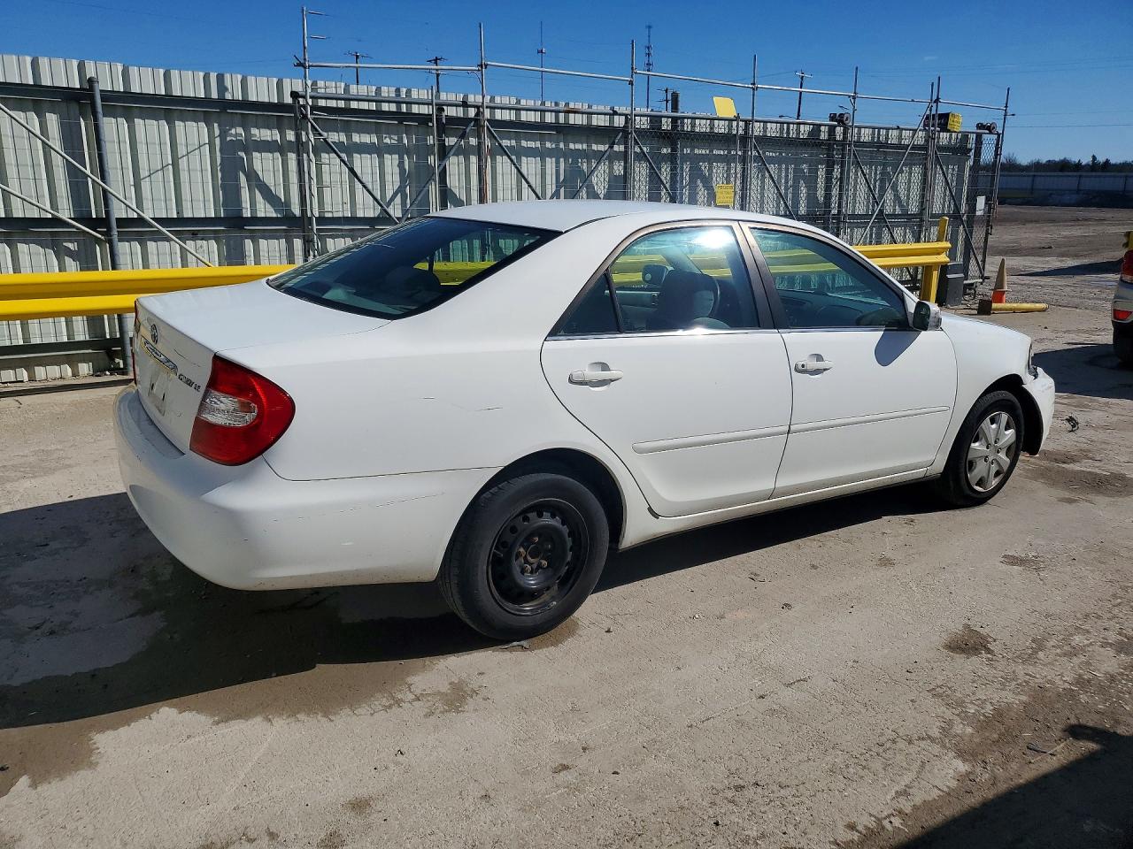 2002 TOYOTA CAMRY LE photo 3