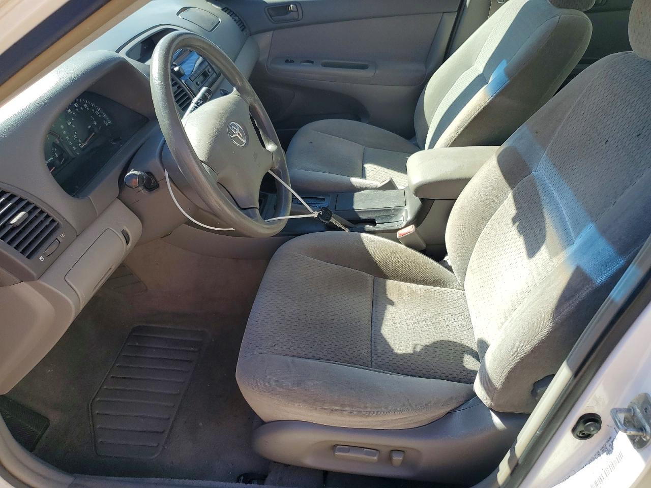 2002 TOYOTA CAMRY LE photo 7