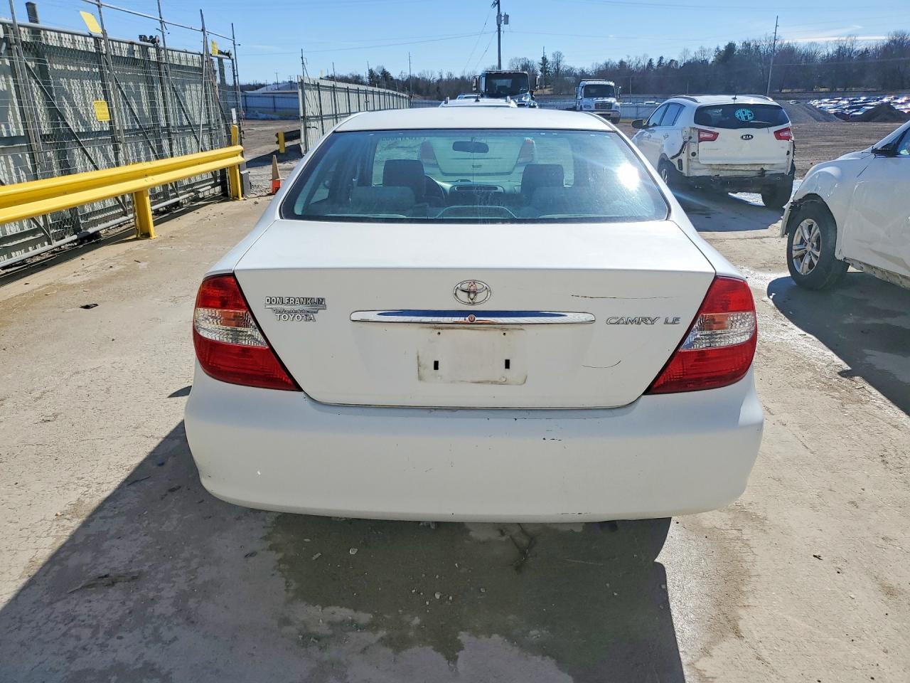 2002 TOYOTA CAMRY LE photo 6
