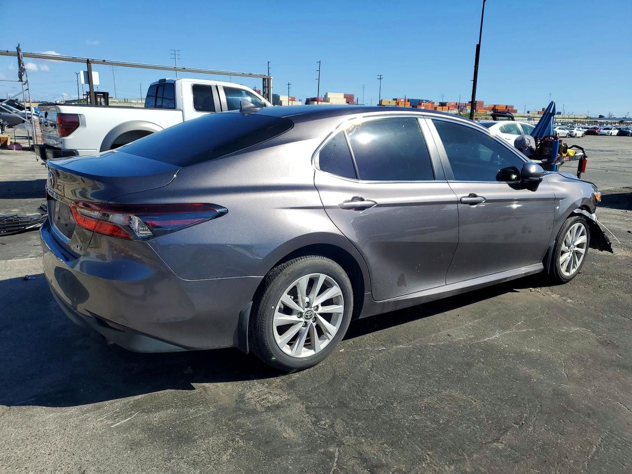 2024 TOYOTA CAMRY LE photo 3