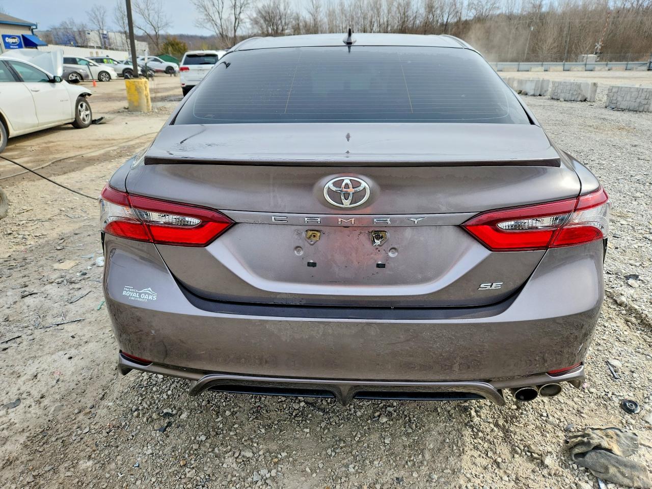 2021 TOYOTA CAMRY SE photo 6
