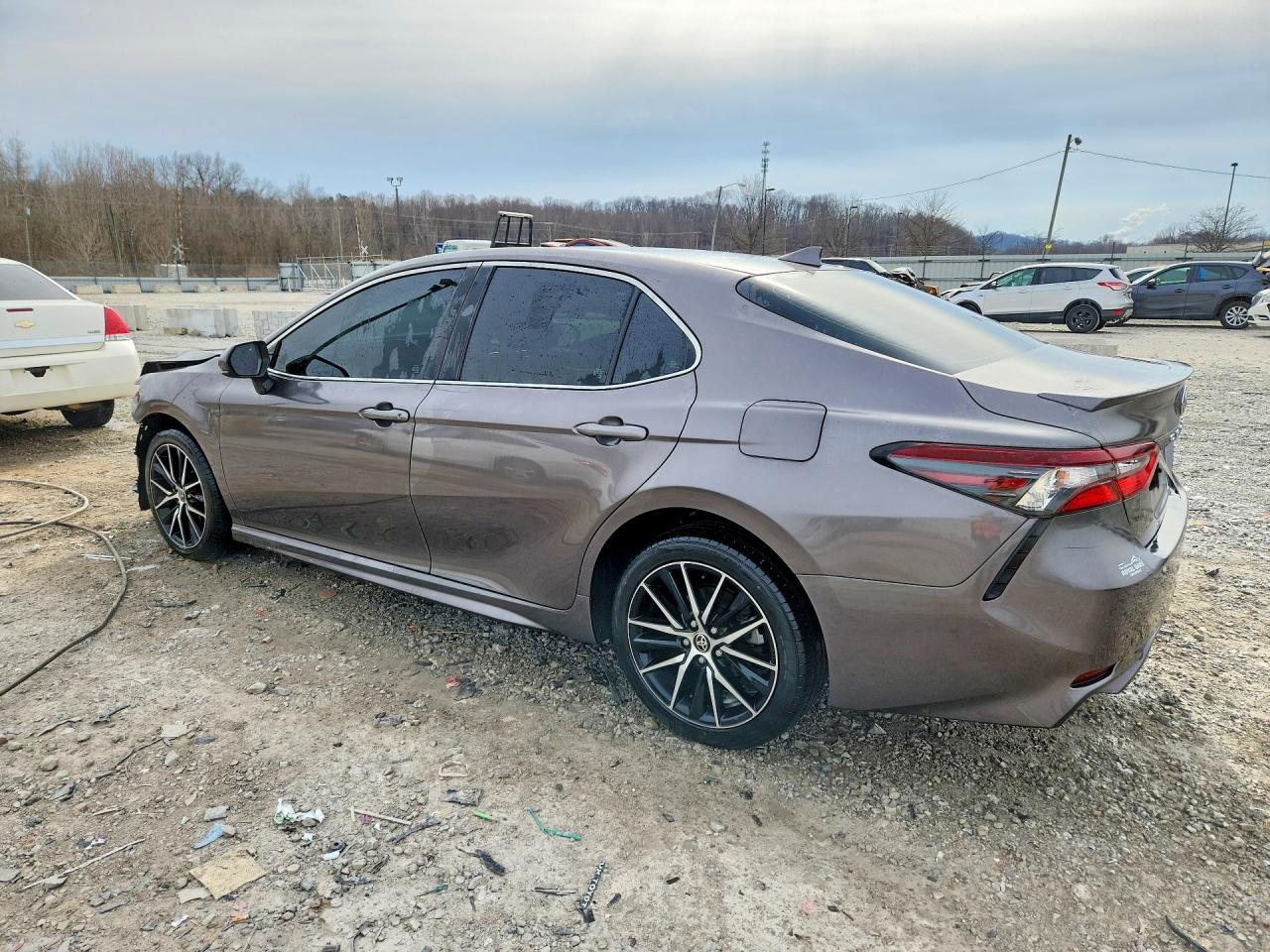 2021 TOYOTA CAMRY SE photo 2