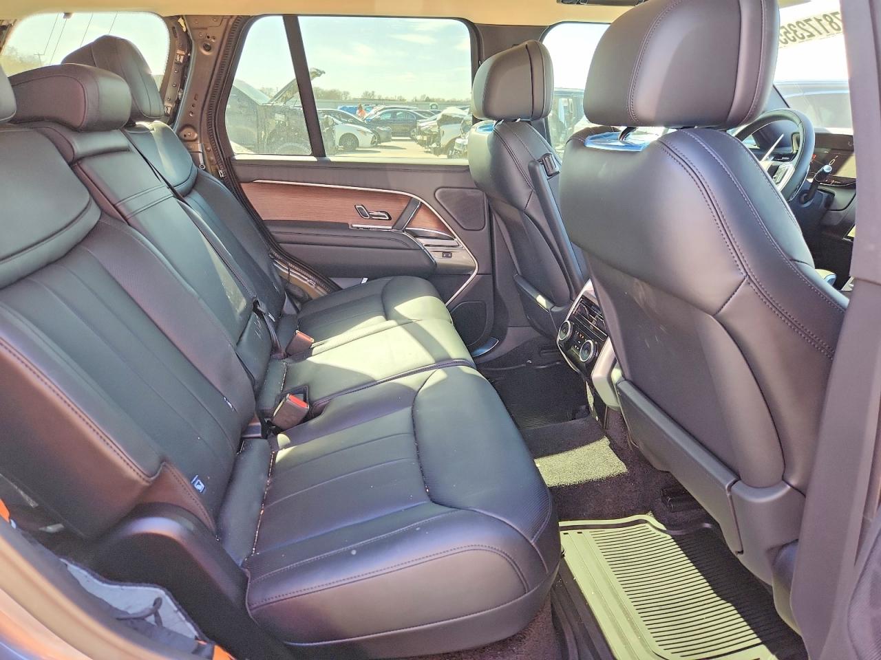 2025 LAND ROVER RANGE ROVER SE photo 21