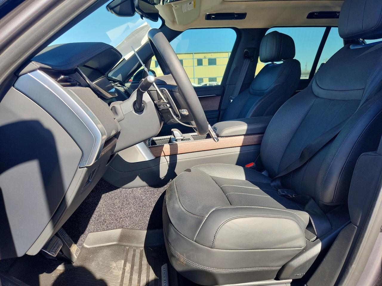 2025 LAND ROVER RANGE ROVER SE photo 13