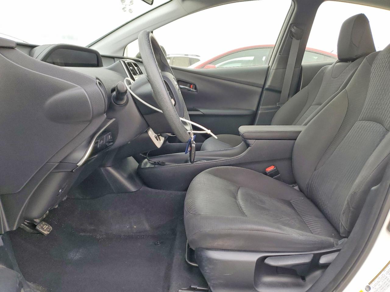 2016 TOYOTA PRIUS photo 7