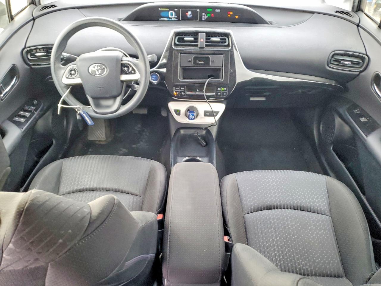 2016 TOYOTA PRIUS photo 8