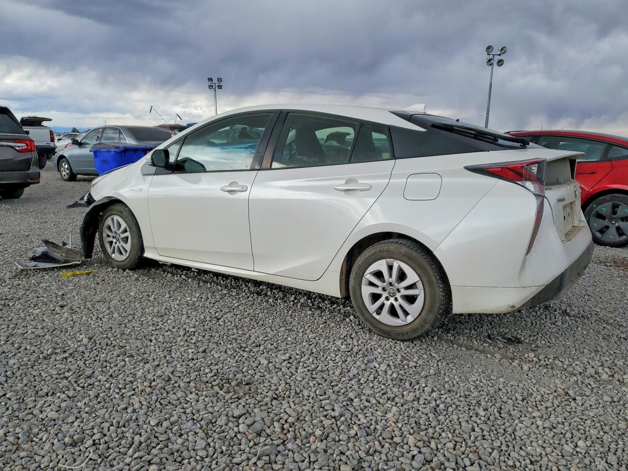 2016 TOYOTA PRIUS photo 2