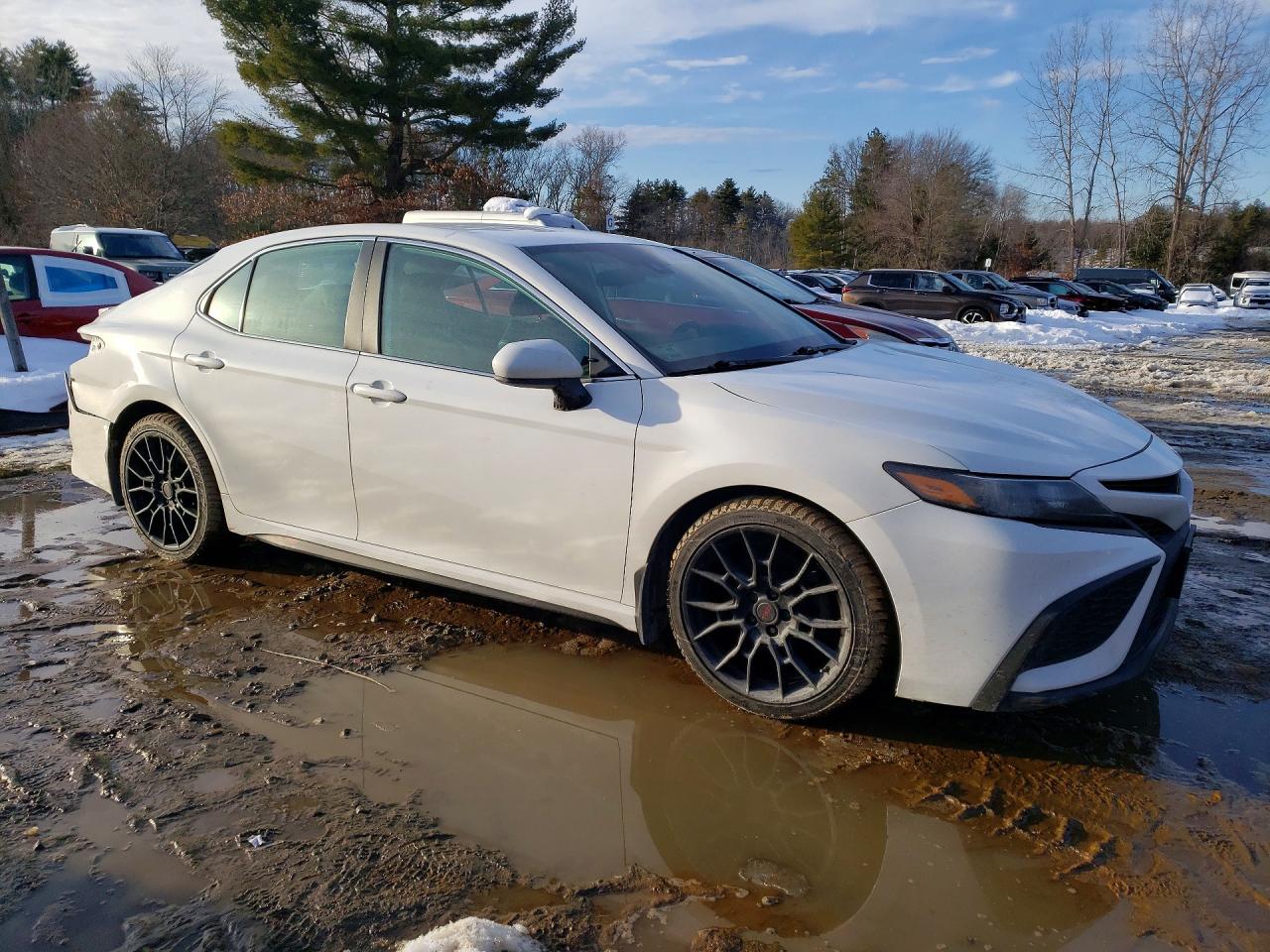 2021 TOYOTA CAMRY SE photo 4