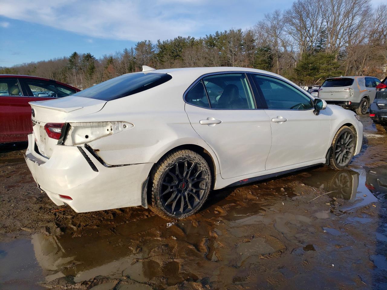 2021 TOYOTA CAMRY SE photo 3