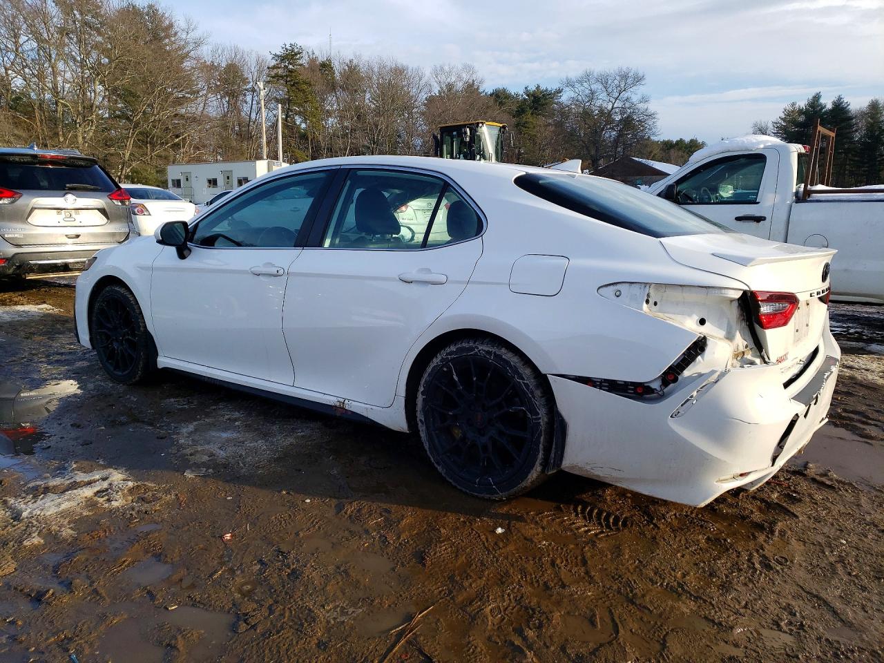 2021 TOYOTA CAMRY SE photo 2