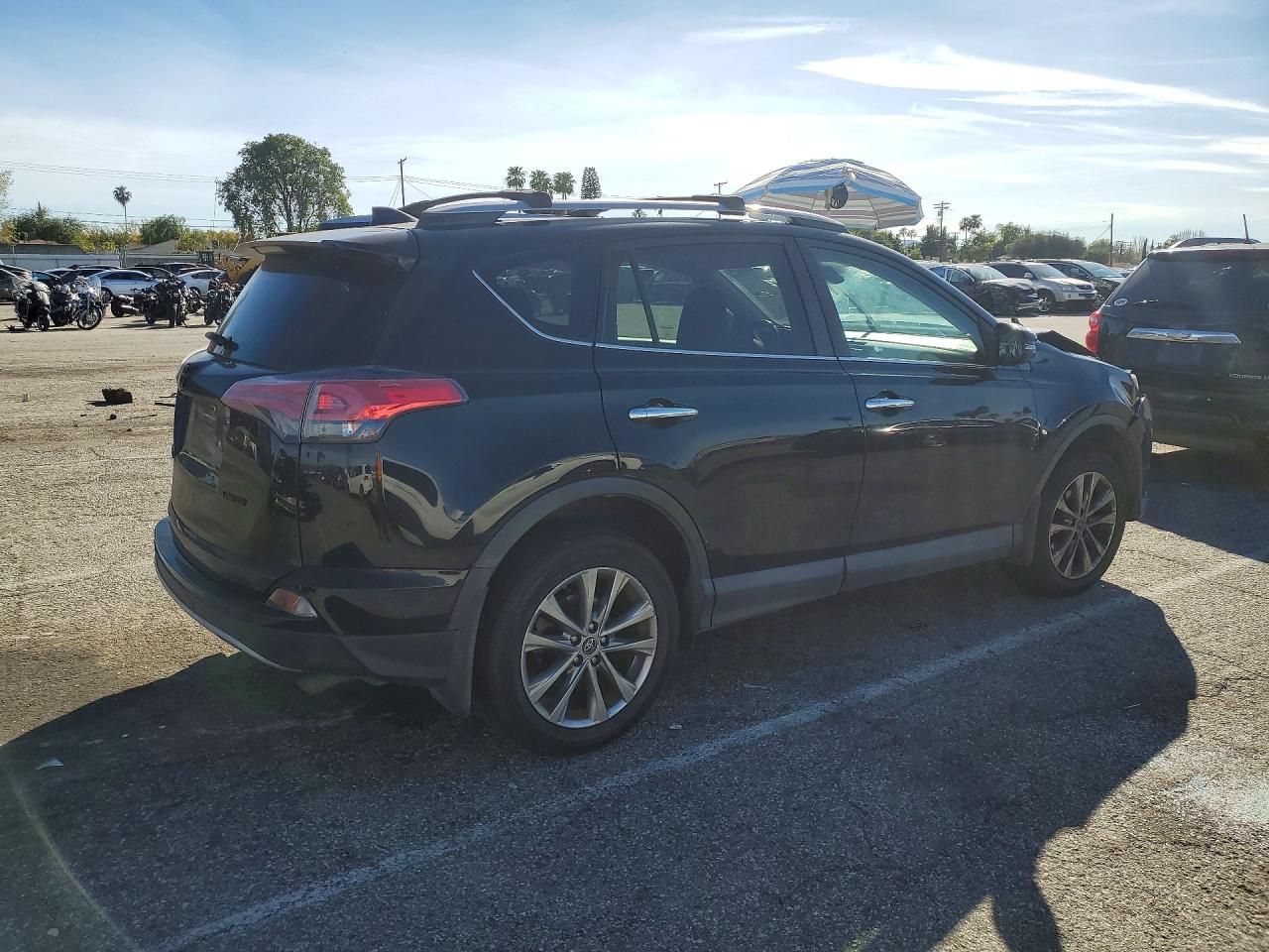 2017 TOYOTA RAV4 LIMITED photo 5