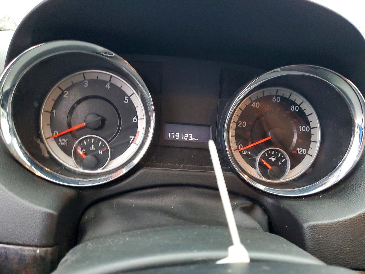 2011 DODGE GRAND CARA photo 9