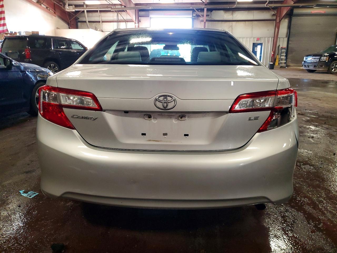 2014 TOYOTA CAMRY LE photo 11