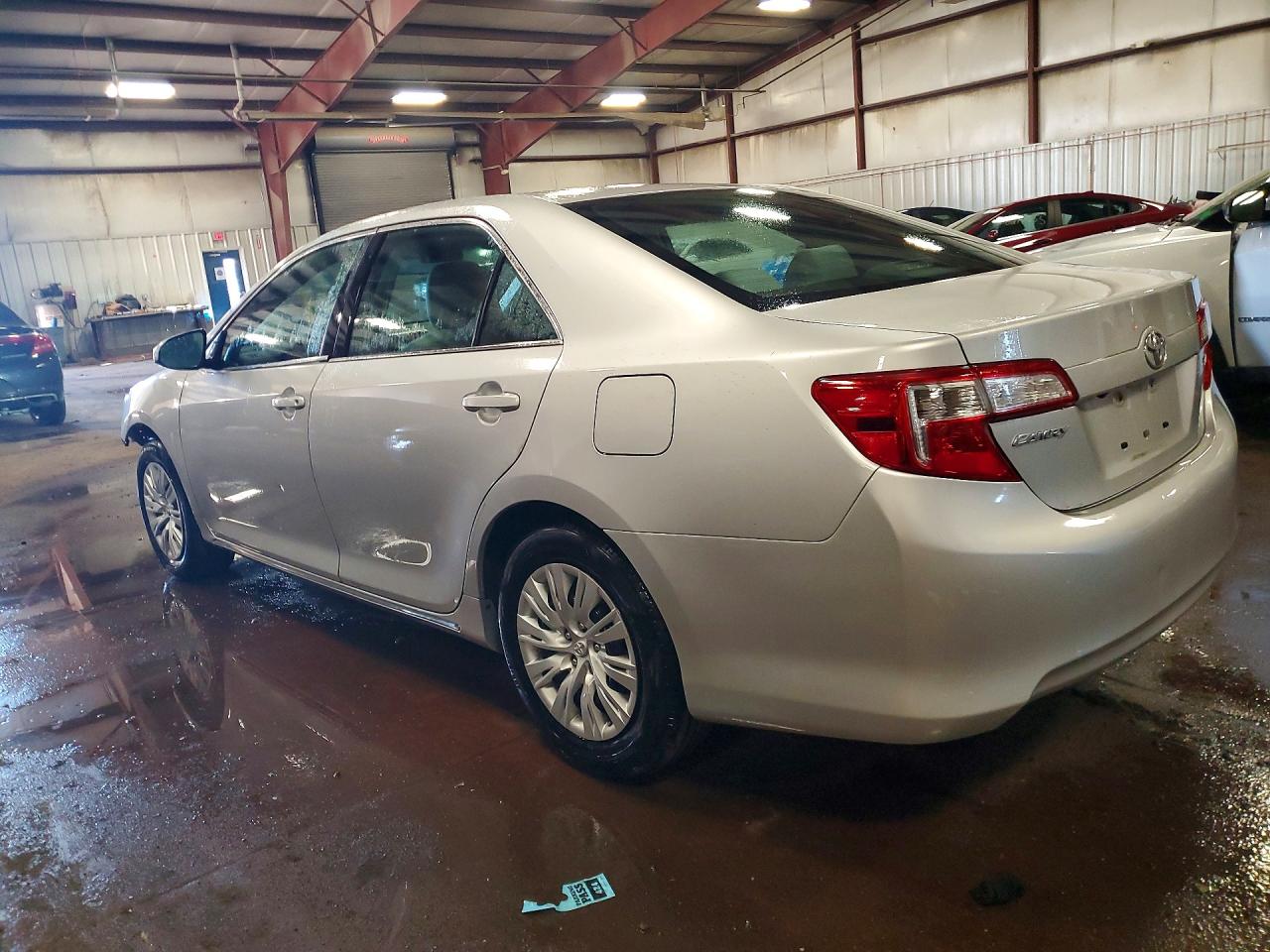 2014 TOYOTA CAMRY LE photo 3